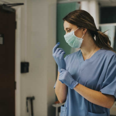 «Fino a che punto le nostre istituzioni, con un alveo di solide disposizioni ad hoc, proteggono e tutelano le nostre operatrici sanitarie nel loro straordinario doppio ruolo di professioniste e madri? E' ora di dare uno 