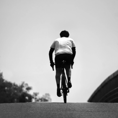 Alex Premoli vince il Concorso fotografico categoria Bianco e Nero “#scattalabici22” dal titolo “Chiedimi se pedalo felice” 