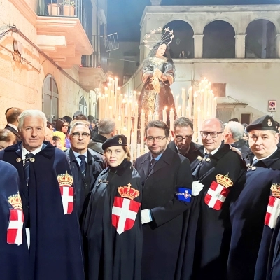 LE GUARDIE D’ONORE A BITONTO: SOLENNITÀ E DEVOZIONE PER LA COPIA DELLA SACRA SINDONE