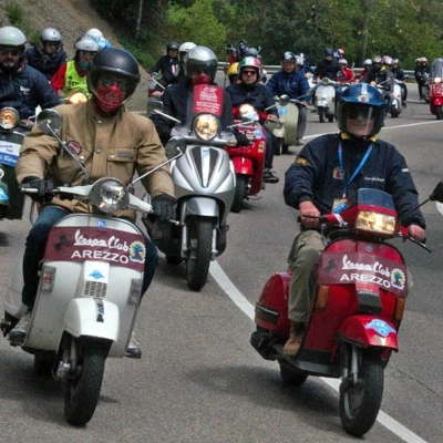 Da Arezzo a Cortona in Vespa per il raduno nazionale del Primo Maggio