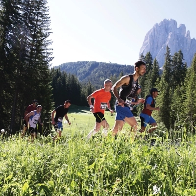 LA “MEZZA” MARATONA SUL SASSOLUNGO. SAPORI E BONTÀ NEL PACCO GARA