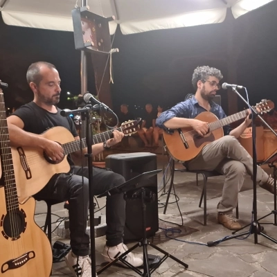 Venerdì 28 luglio da “O chi o a cà toa” - Serata concerto con il duo acustico 