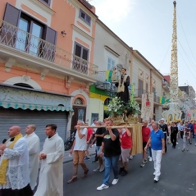 Brusciano S. Antonio di Padova nella Festa dei Gigli. (Antonio Castaldo)