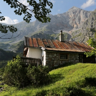 Quanto Costa Affittare una Baita in Montagna: Esploriamo i Costi e le Opzioni