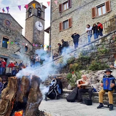 Festa di Castagnatura due giornate di eventi nel borgo di Raggiolo