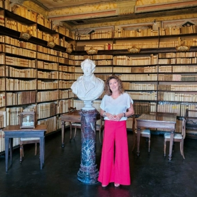 Recanati, la Biblioteca Leopardi espone l’arte contemporanea con la nuova mostra «In purissimo azzurro»