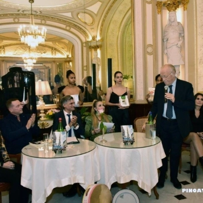 Tanta stampa e personaggi di spicco al Gambrinus per la presentazione del libro di Angelo Iannelli