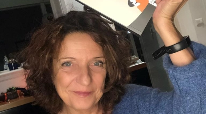 La scrittrice Emma Saponaro è tornata in libreria con “Se devo essere una mela”