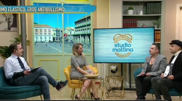 Nunzio Bellino e Giuseppe Cossentino presentano  il fumetto L'Uomo Elastico in tv a Studio Mattina Canale9