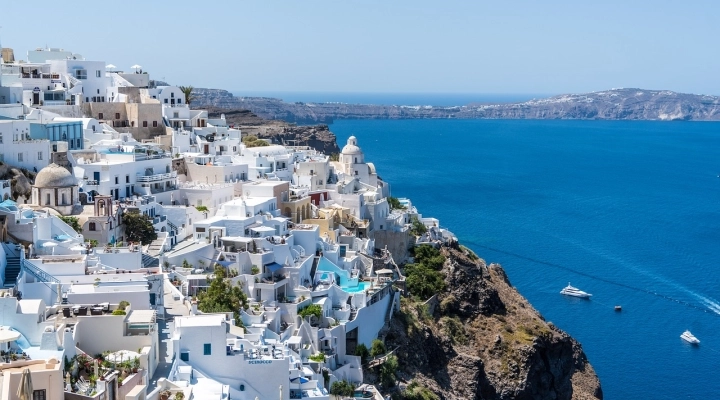 Santorini: l’isola greca dalle incommensurabili incantate atmosfere