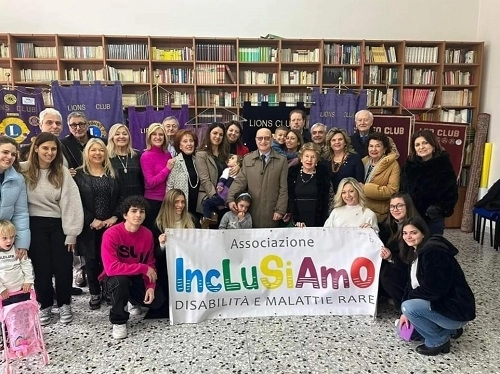 Comunicato Stampa – A Chieti i Club Lions consegnano libri, giochi e materiali per disegno ai bambini dell’associazione “Inclusiamo”