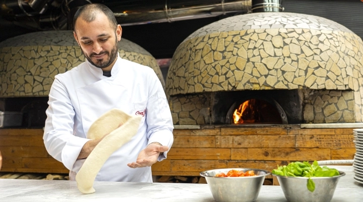 CIRO INSEGNA A FAR LA PIZZA AI DETENUTI. “LI AIUTO A TROVARE LAVORO”