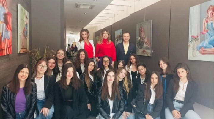 Gli studenti dell’Istituto Magistrale “Finocchiaro Aprile” di Palermo ospiti del “Centro d’arte Raffaello” : una lezione diversa dal solito, tra le opere di Evita Andújar