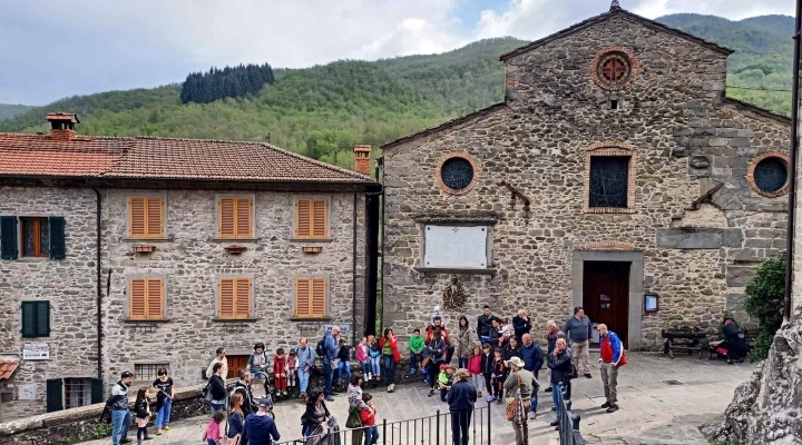 Camminata, teatro e picnic per la prima “Festa dei ciliegi in fiore”