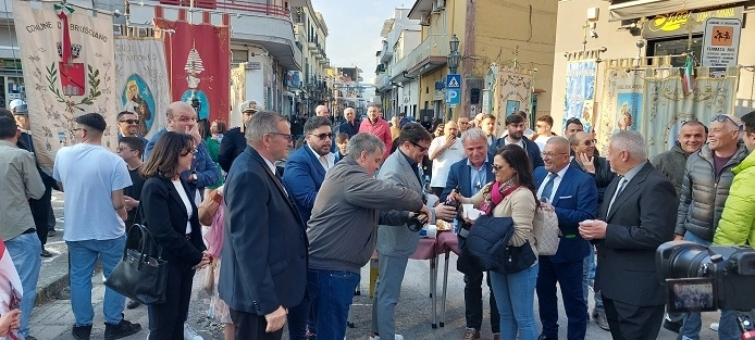 Brusciano Questua Giglio Parulano per la Festa dei Gigli 2023. (Scritto da Antonio Castaldo).