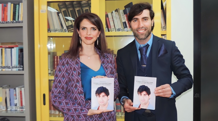 Grandissimo successo per la Presentazione del  libro “ Come interpretare i segnali non verbali” dell’attore ,regista e inviato Rai Mirko Mascioli alla Biblioteca regionale G. Capograssi a Sulmona 