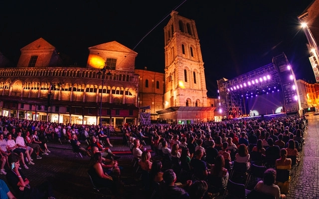  Ferrara Summer Festival, decine di eventi e concerti fino al 21/07. Tra gli altri: 30/6 Biagio Antonacci, 6/7 Europe, 12/7 Steve Hackett, 13/7 I Soliti Idioti