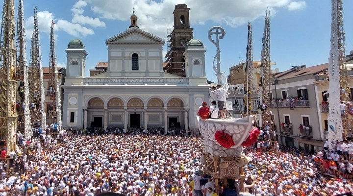  Nola Grandiosa Festa dei Gigli per San Paolino. (Scritto da Antonio Castaldo)