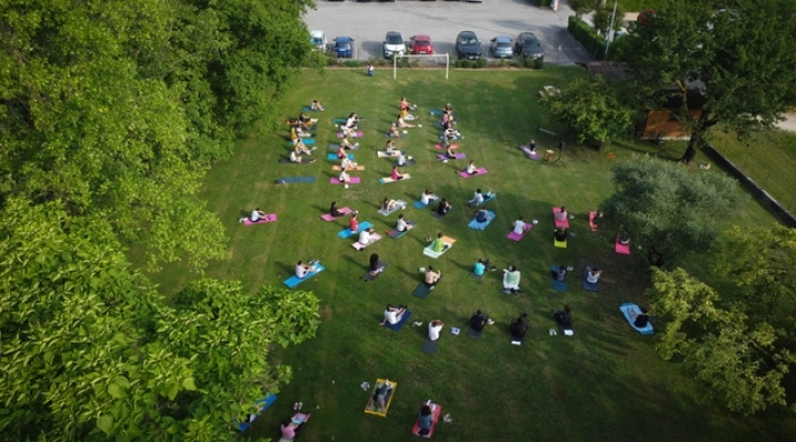 YOGA E RESPIRO IN GIARDINO PER I DIPENDENTI: MAGLIFICIO GIORDANO'S PROMUOVE LA SALUTE E IL BENESSERE NELL’AMBIENTE DI LAVORO