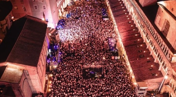 Ferrara Summer Festival: Voglio Tornare negli anni '90 fa scatenare 10.000 persone… il 20/7 Gianni Morandi, il 21/7 il festival chiude con Madame