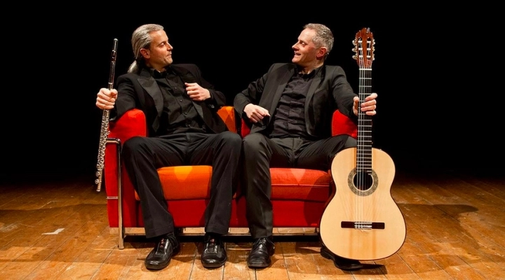 “Onde musicali sul Lago d’Iseo”: da Mozart a Piazzolla, da Schubert a Brahms con il Duo Sconcerto sabato 29 luglio a Solto Collina (Bg)