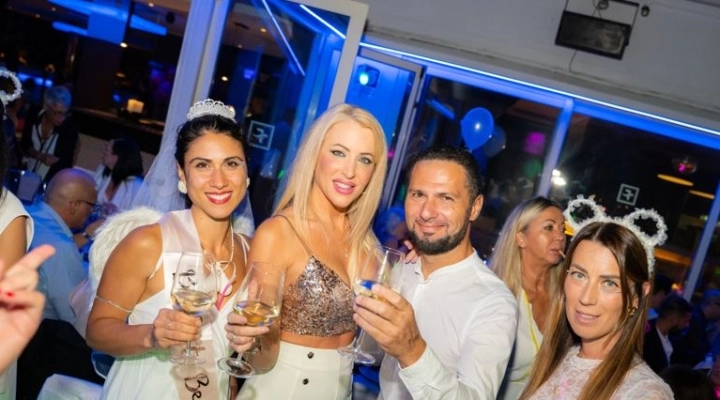 International Blog PR al Top Club Show Dinner con una serata di divertimento e gusto