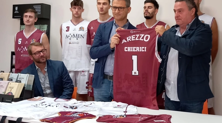 Un omaggio alle bellezze di Arezzo nella nuova divisa della Scuola Basket Arezzo