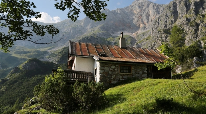 Quanto Costa Affittare una Baita in Montagna: Esploriamo i Costi e le Opzioni