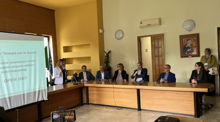 ‘ENERGIE PER LA SCUOLA’, PROGETTO ENEL CHE INSERISCE GIOVANI DIPLOMANDI NEL MONDO DEL LAVORO ANCHE ALL’ I.P. “SANTARELLA-DE LILLA” DI BARI E BITETTO