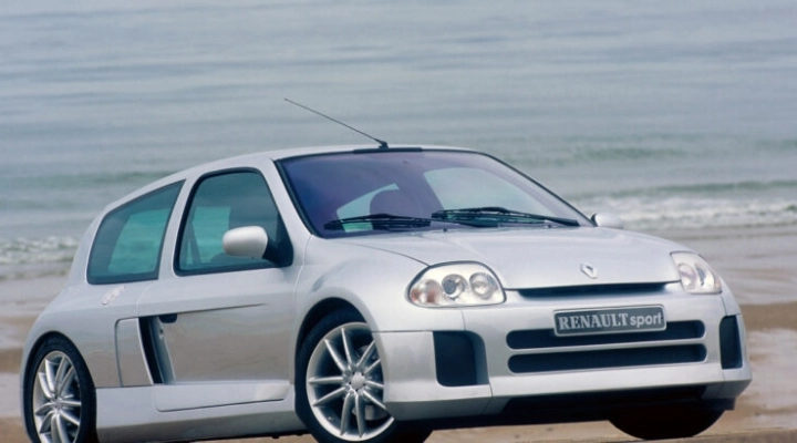 La storia della Renault Clio V6: un'icona dell'automobilismo sportivo