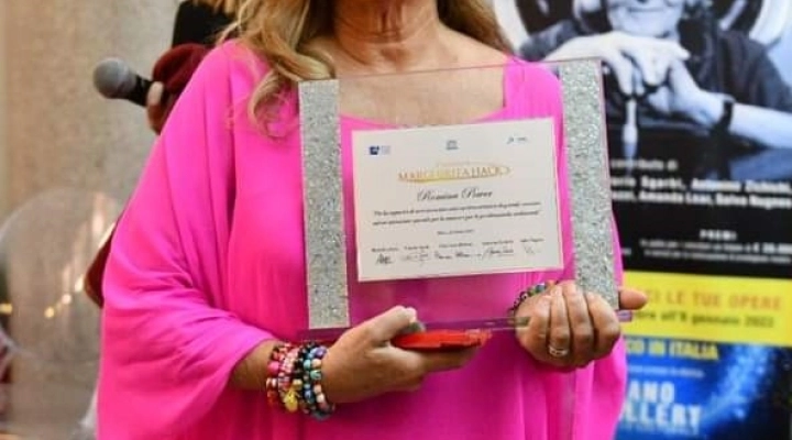 Biennale Milano ricorda il premio dedicato alla scienziata Margherita Hack consegnato a Romina Power 