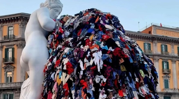 La Venere degli stracci risorge dalle ceneri e torna in piazza Municipio