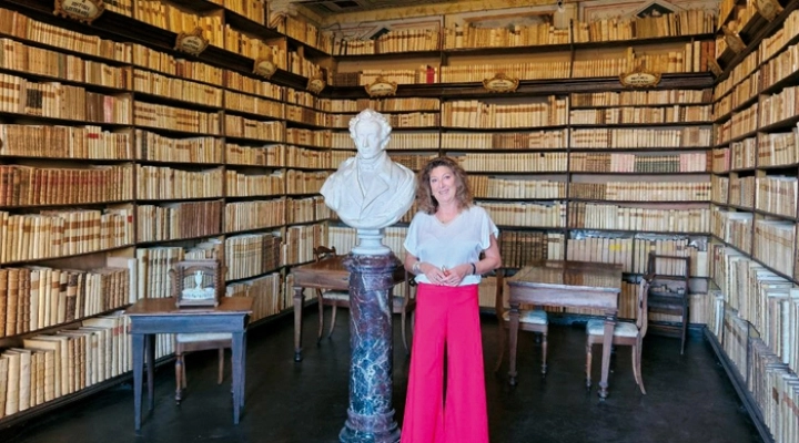 Recanati, la Biblioteca Leopardi espone l’arte contemporanea con la nuova mostra «In purissimo azzurro»