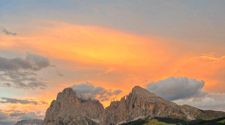 SCOPRI LA DIVERSITÀ E LA PACE DELLA NATURA  … PURO RELAX!  AL TIRLER DOLOMITES LIVING HOTEL