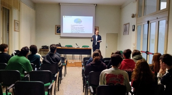 Skema Investment, gli studenti di terza liceo lo sanno già: se il rating su titoli di Stato peggiora paghiamo più interessi