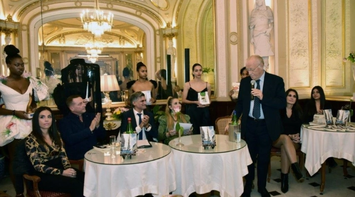 Tanta stampa e personaggi di spicco al Gambrinus per la presentazione del libro di Angelo Iannelli