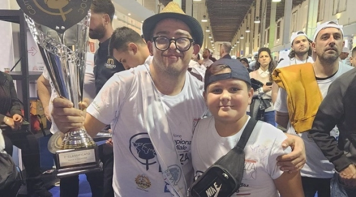 Alessandro Cardone, campione per la categoria a squadre del Campionato Pizza DOC 2023