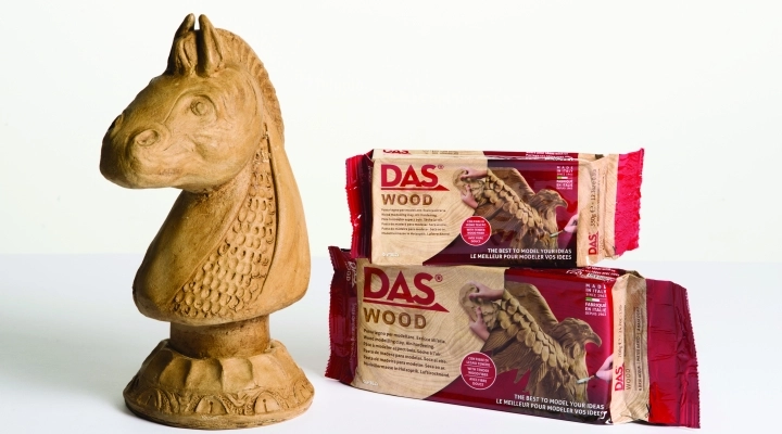 DAS celebra i suoi 60 anni e presenta DAS WOOD, l’innovativa pasta legno che rinnova il mito della pasta per modellare per eccellenza.