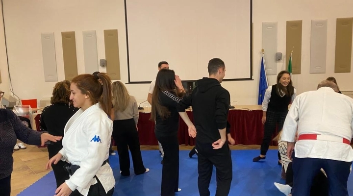 Vico Equense, a lezione di judo per dire basta alla violenza: 