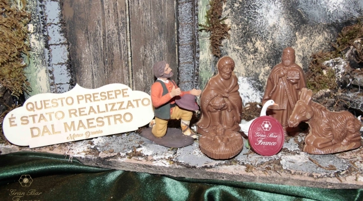 I PASTORI DI CIOCCOLATO DEL BAR FRANCO NEL PRESEPE TRADIZIONALE