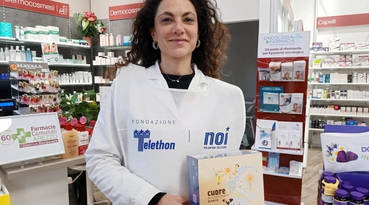 Le Farmacie Comunali di Arezzo al fianco di Telethon con i cuori di cioccolato