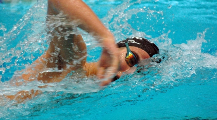 Un corso di nuoto gratuito per le festività della Chimera Nuoto