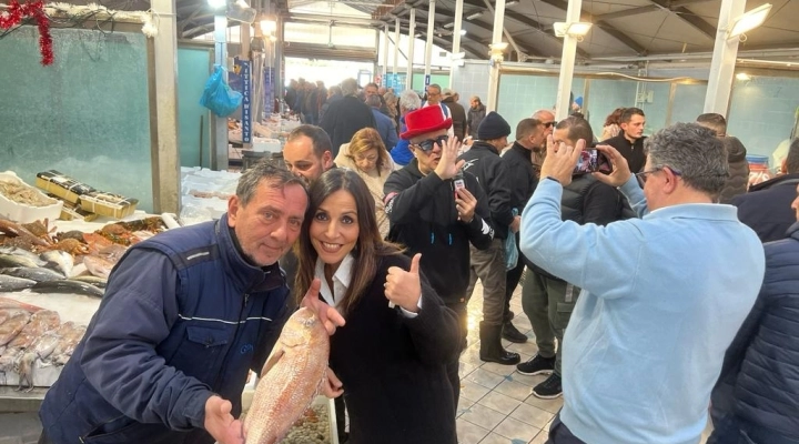 Azzurro Pozzuoli accende i fari sulla Blue Economy, celebra la Zuppa di pesce azzurro day e lancia un focus sui vini flegrei