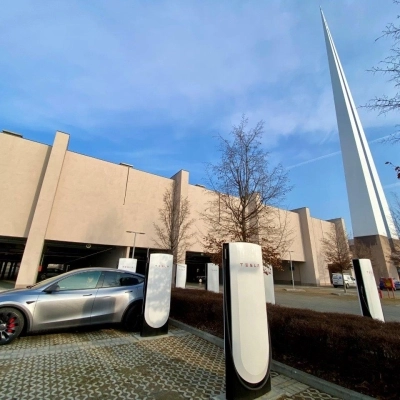  SI ACCENDONO I MOTORI A TORINO OUTLET VILLAGE CON I TEST DRIVE TESLA