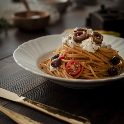 Piccante, segreta, semplicemente raffinata.  La ricetta d’amore secondo Rizzoli Emanuelli.