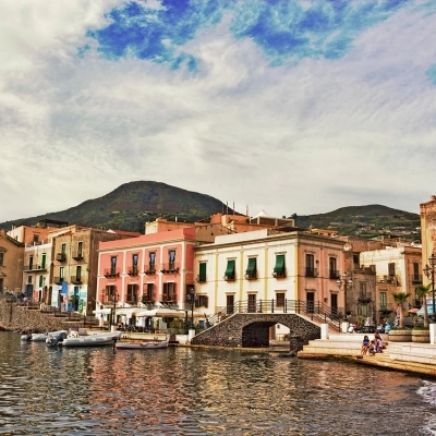 Esplora l'Incanto di Lipari: Una Destinazione da Non Perdere per le Tue Vacanze