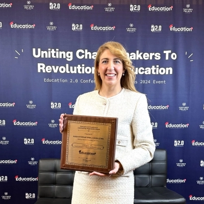 Monica Perna porta l’Inglese globale sul palco di Las Vegas e riceve il premio “Outstanding Organization Award 2024”