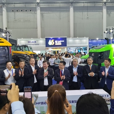 LiuGong presenta un trattore da 360 CV