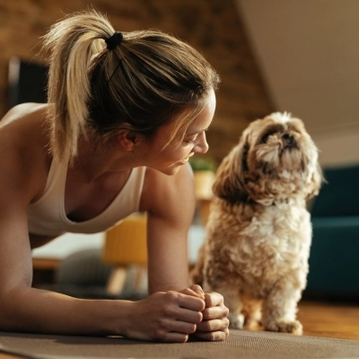 Puppy Yoga tra i tulipani a Vimodrone