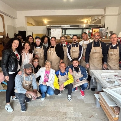 Gli ospiti di “Un Nuovo Giorno” a lezione di decorazione del legno